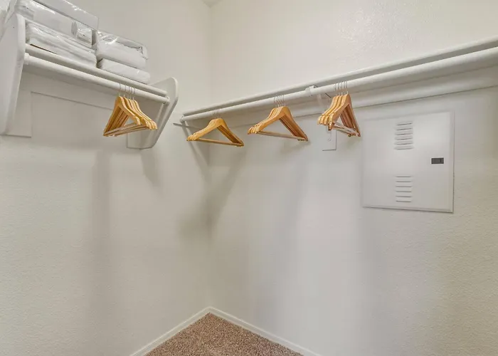 Ascent 1070 2br L 2ba L Free Parking L Pool L Gym Apartment *